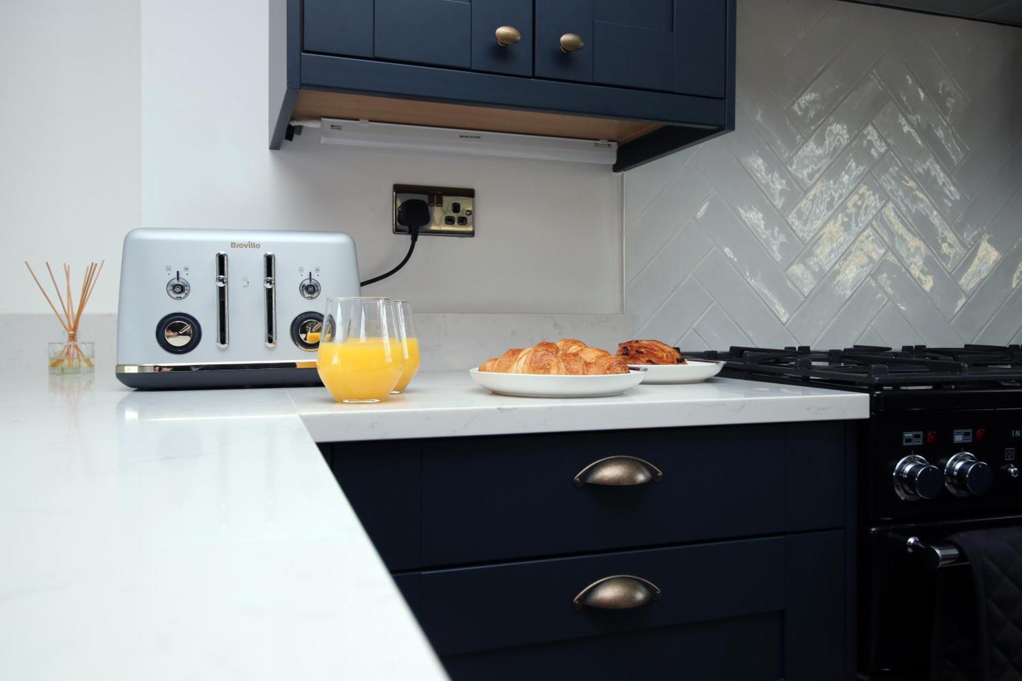 Stylish Home In Bath With Driveway Parking, 10Min From City Exteriör bild