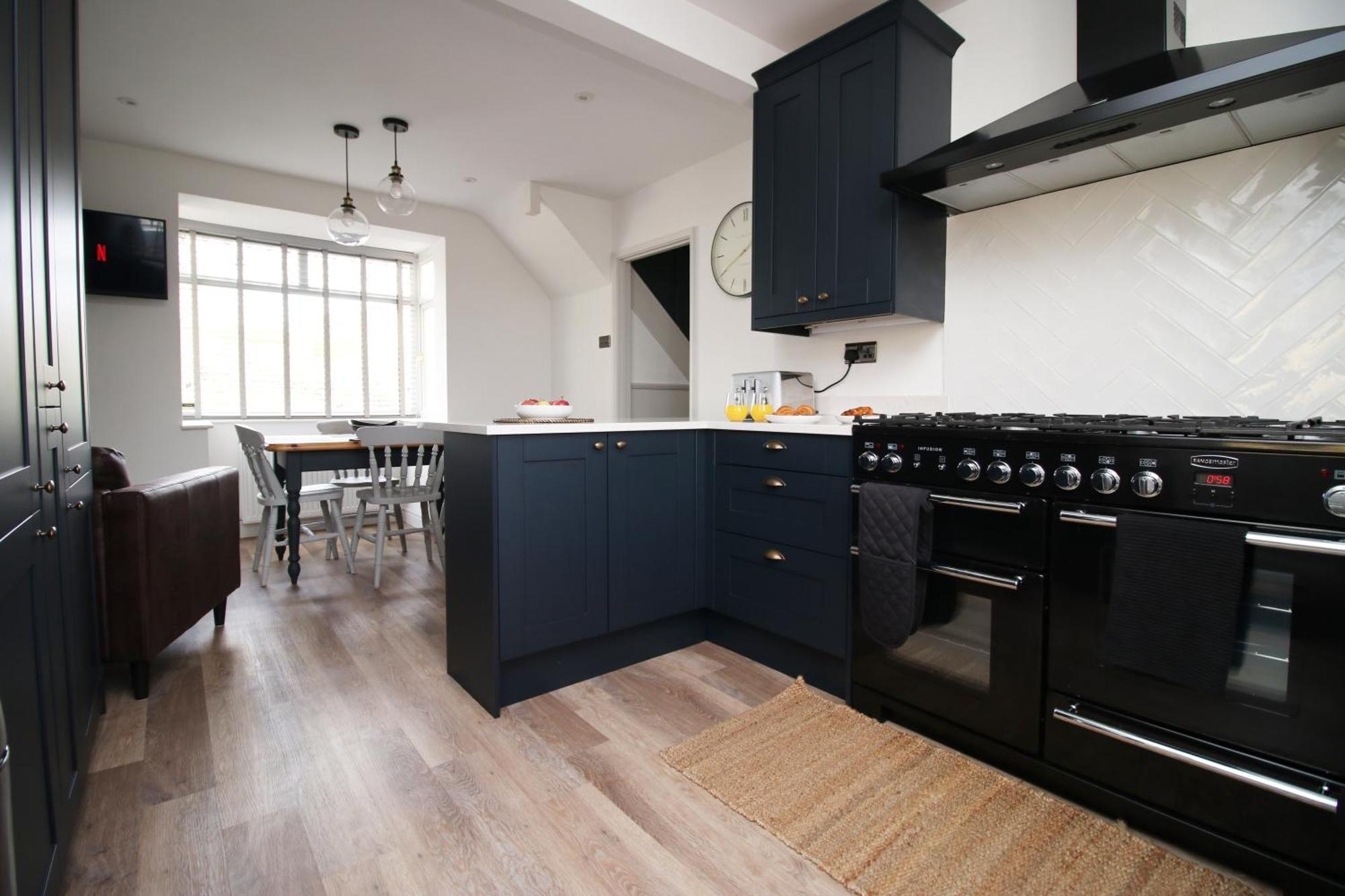 Stylish Home In Bath With Driveway Parking, 10Min From City Exteriör bild